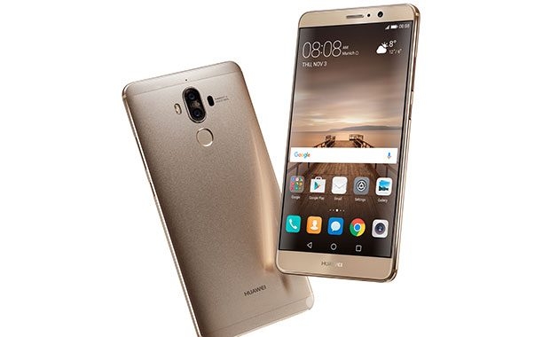 Merakla beklenen o telefon satışa sunuldu