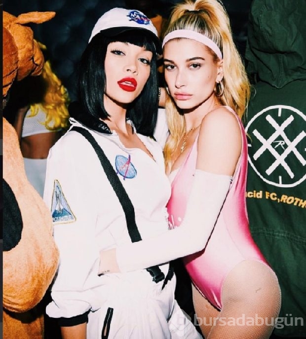 21 Aralık için Hailey Baldwin'i seçti 