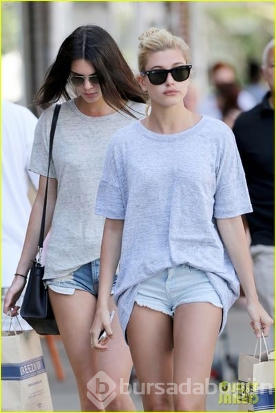 21 Aralık için Hailey Baldwin'i seçti 