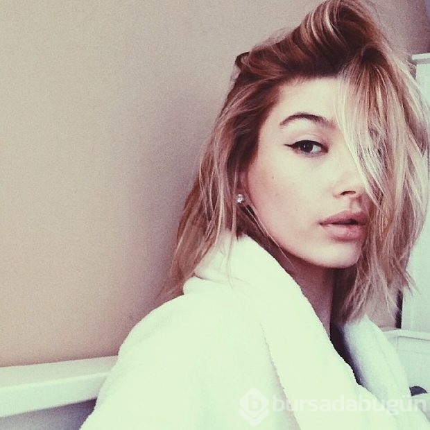 21 Aralık için Hailey Baldwin'i seçti 