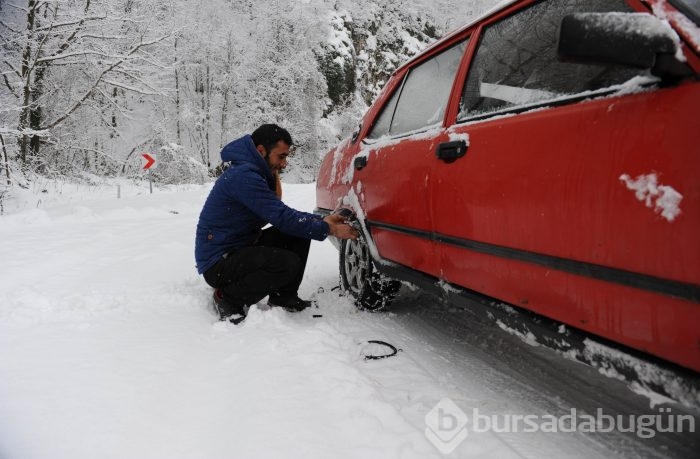 Bursa'da bidon ve poşetle kayak keyfi...