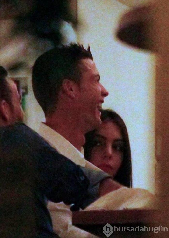 Ronaldo yeni sevgilisiyle dudak dudağa...