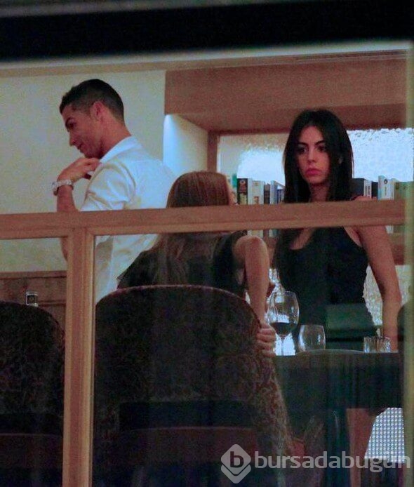 Ronaldo yeni sevgilisiyle dudak dudağa...