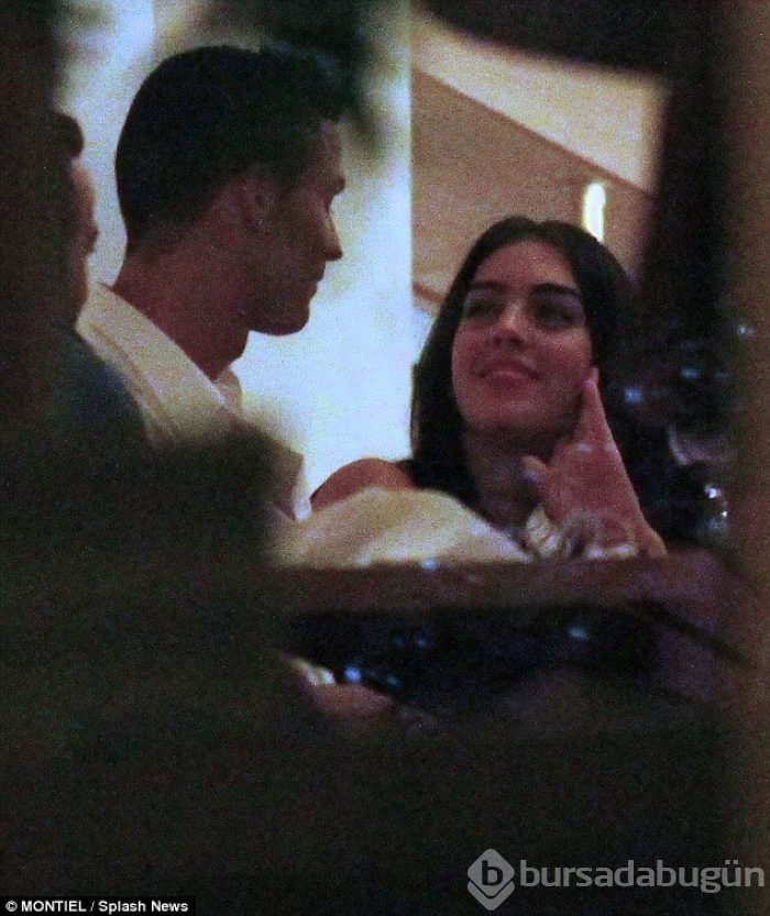 Ronaldo yeni sevgilisiyle dudak dudağa...