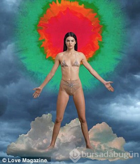 Kendall Jenner neredeyse çırılçıplak
