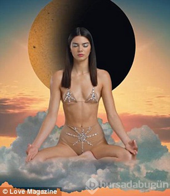 Kendall Jenner neredeyse çırılçıplak