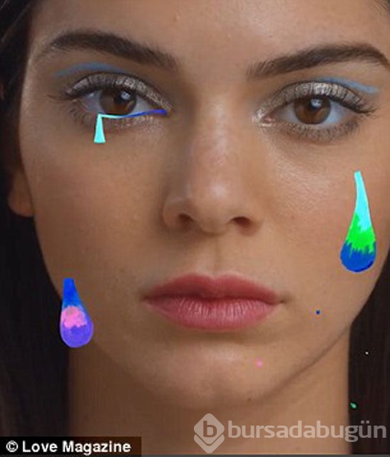 Kendall Jenner neredeyse çırılçıplak