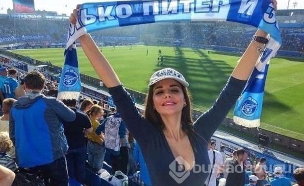 Rusya'da tribünleri ısıtan güzeller...