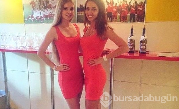 Rusya'da tribünleri ısıtan güzeller...