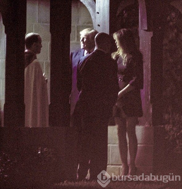 Melania Trump mini elbiseyle kilisede
