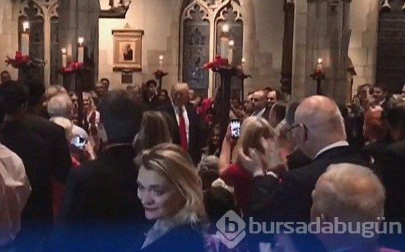 Melania Trump mini elbiseyle kilisede
