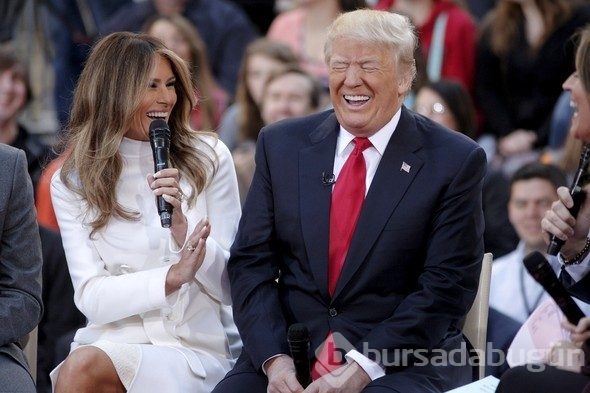Melania Trump mini elbiseyle kilisede