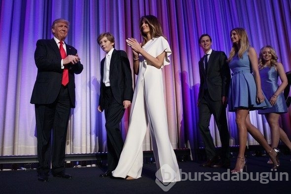 Melania Trump mini elbiseyle kilisede