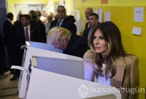 Melania Trump mini elbiseyle kilisede