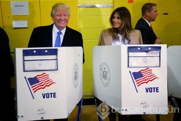 Melania Trump mini elbiseyle kilisede