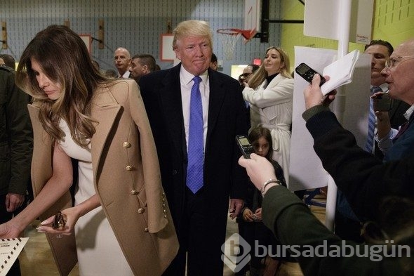 Melania Trump mini elbiseyle kilisede