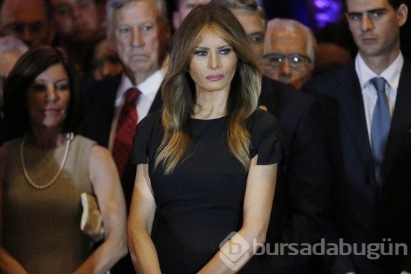 Melania Trump mini elbiseyle kilisede