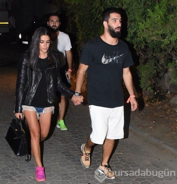 Aslıhan Doğan geldi, Arda Turan kaçtı
