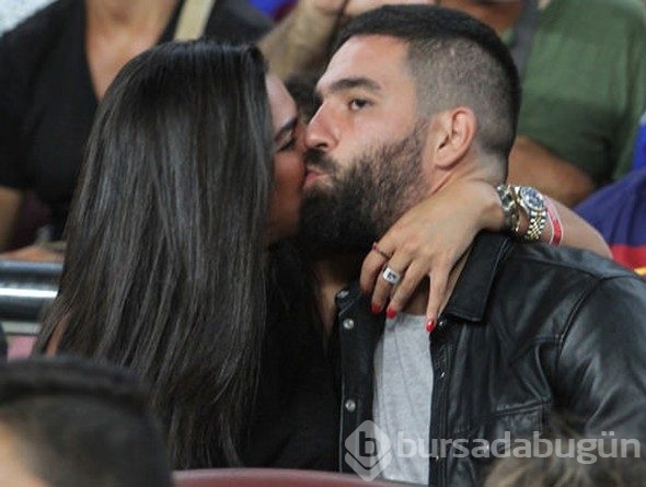 Aslıhan Doğan geldi, Arda Turan kaçtı