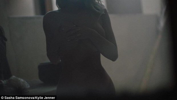 Kylie Jenner'ın üstsüz görüntüleri sızdırıldı