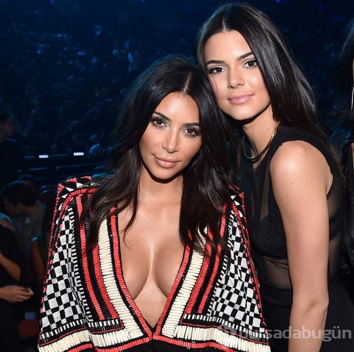 Kim Kardashian Noel kutlamasında