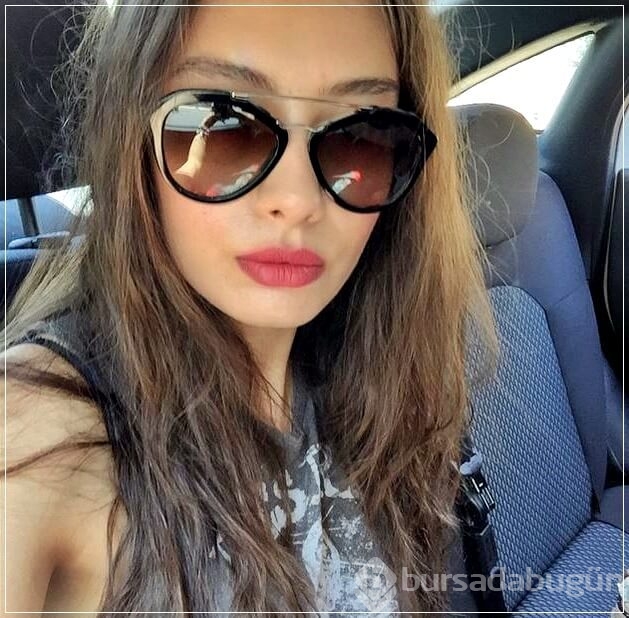 Neslihan Atagül'den cesur poz!