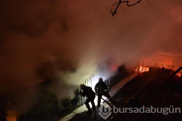 Bursa'da korkutan dükkan yangını; 1 yaralı 