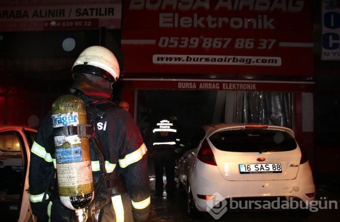 Bursa'da korkutan dükkan yangını; 1 yaralı 