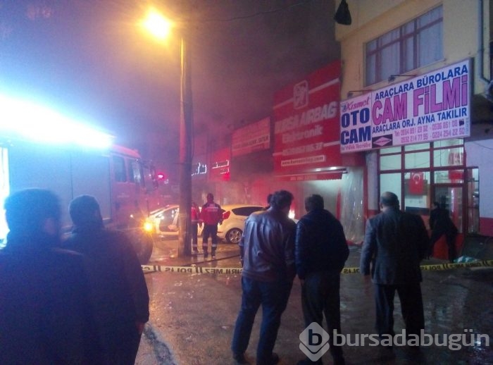 Bursa'da korkutan dükkan yangını; 1 yaralı 