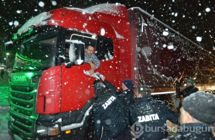 Bursa'da TIR kaydı yol ulaşıma kapandı