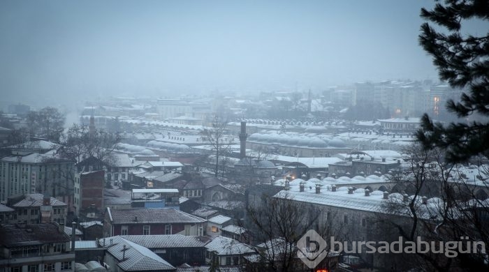 Bursa'da kar yağışı etkisini sürdürüyor