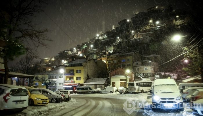 Bursa'da kar yağışı etkisini sürdürüyor