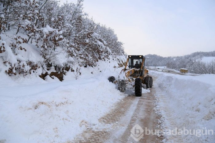 Bursa'da kar yağışı etkisini sürdürüyor