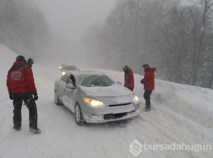 Bursa'da kar yağışı etkisini sürdürüyor
