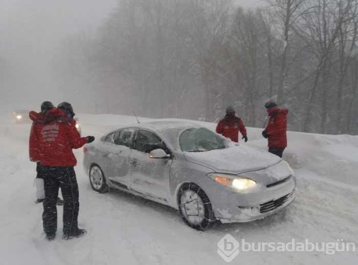 Bursa'da kar yağışı etkisini sürdürüyor