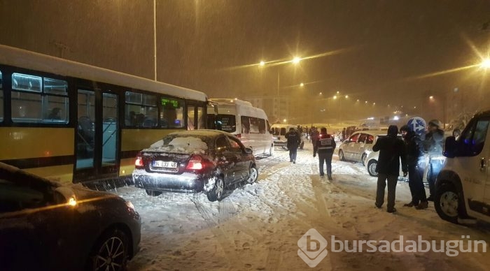 Bursa'da kar yağışı sebebiyle Mudanya yolu kapandı
