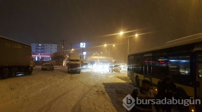 Bursa'da kar yağışı sebebiyle Mudanya yolu kapandı
