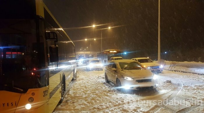 Bursa'da kar yağışı sebebiyle Mudanya yolu kapandı
