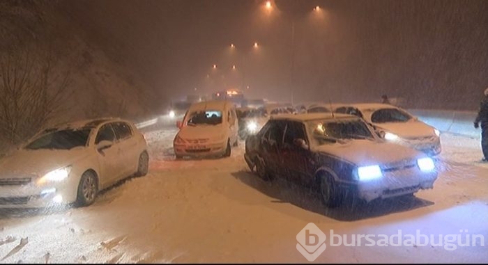 Bursa'da kar yağışı sebebiyle Mudanya yolu kapandı
