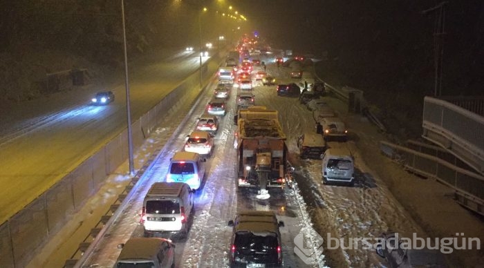 Bursa'da kar yağışı sebebiyle Mudanya yolu kapandı
