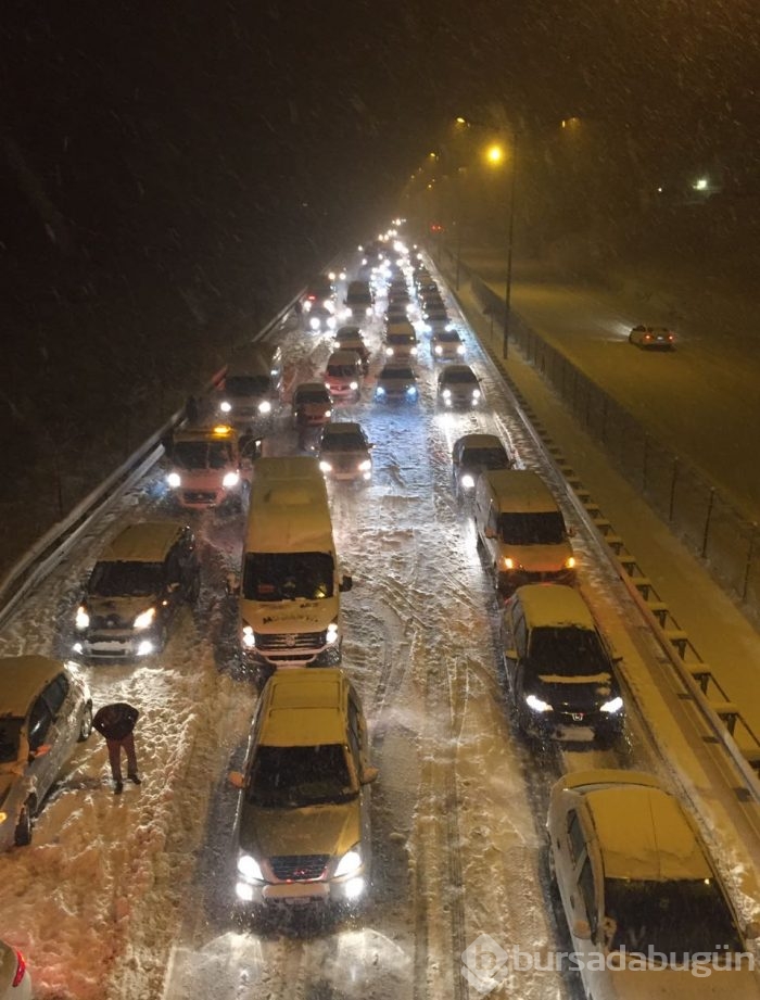 Bursa'da kar yağışı sebebiyle Mudanya yolu kapandı
