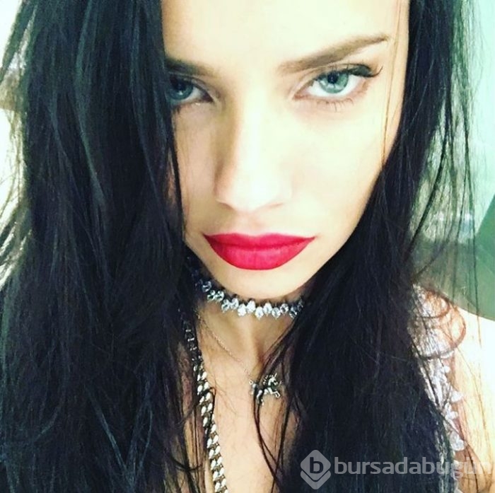 Adriana Lima'dan yeni yıl pozları