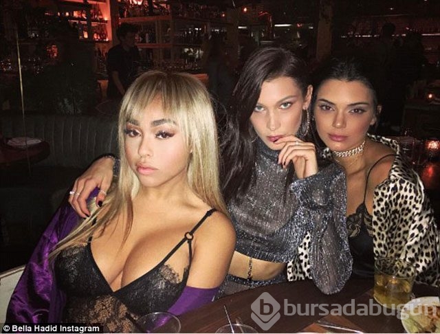Yılbaşı partisine Bella Hadid damga vurdu
