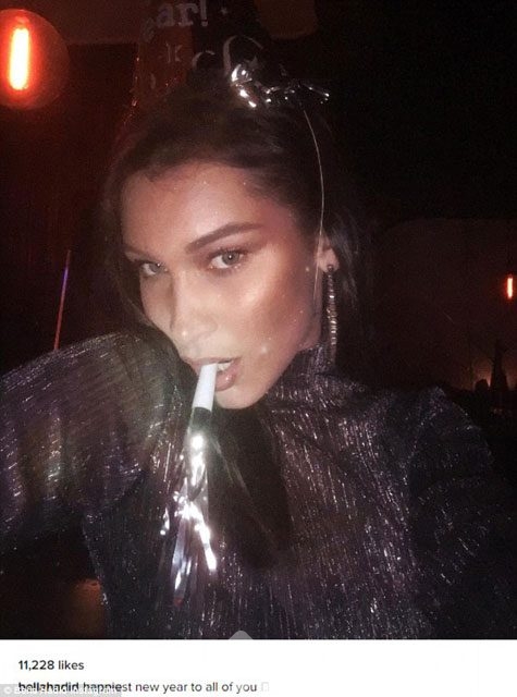Yılbaşı partisine Bella Hadid damga vurdu