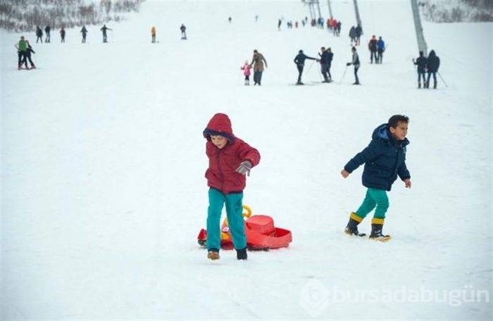 Kış turizminin yeni merkezi tatilcilerin akınına uğradı