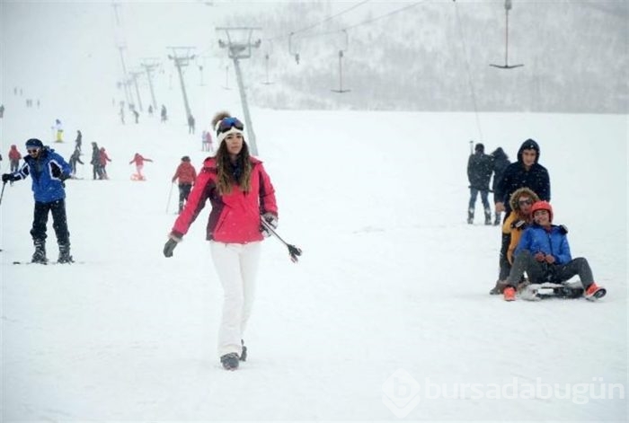 Kış turizminin yeni merkezi tatilcilerin akınına uğradı