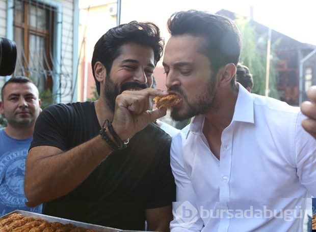 Burak Özçivit Dubai'ye gitti kankası Murat Boz'u geçti