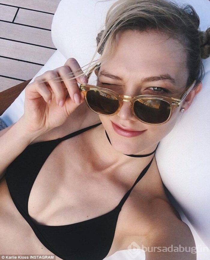 Karlie Kloss yeni yıla göz kırptı