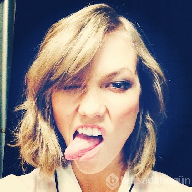 Karlie Kloss yeni yıla göz kırptı