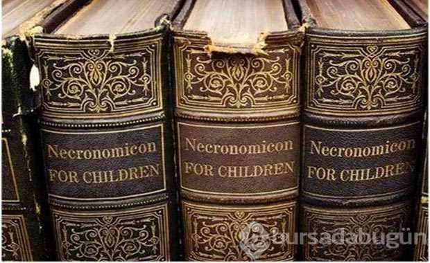Okuyanı delirten büyü kitabı Necronomicon